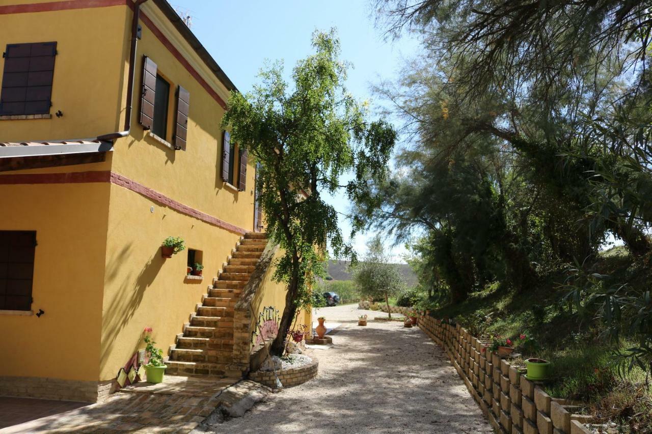 Agriturismo Fattoria Del Colle Iesi Exterior photo