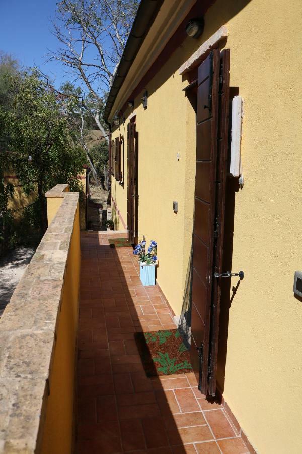 Agriturismo Fattoria Del Colle Iesi Exterior photo